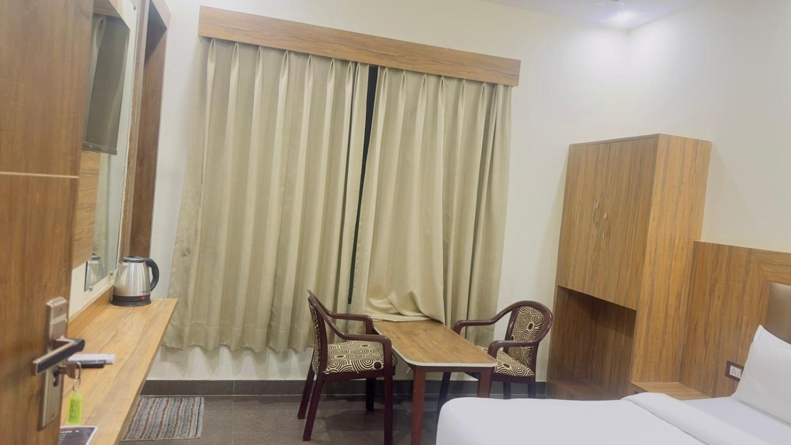 Hotel Gt International Tājganj Exterior photo